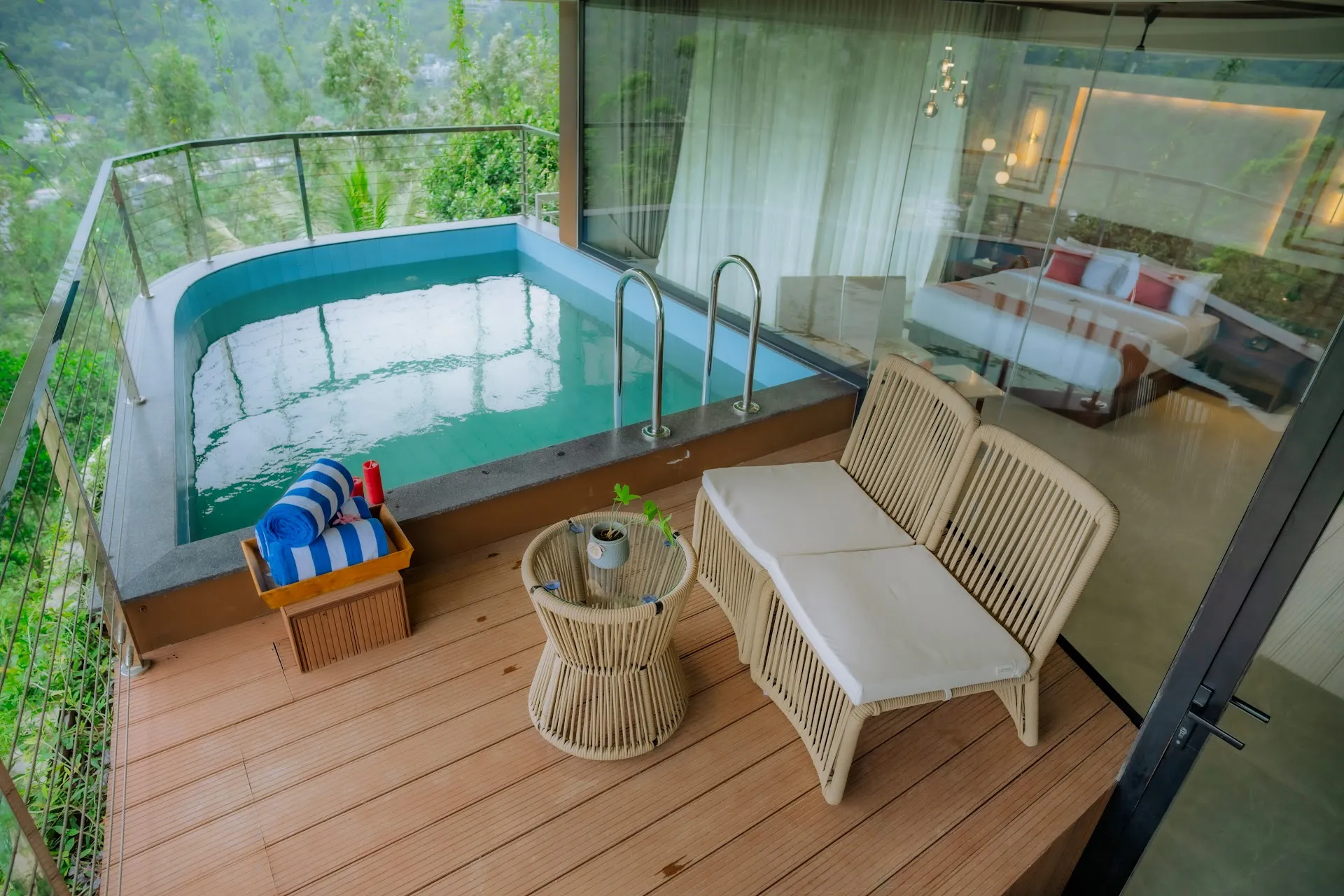 Romantic Pool Heaven - Space 2