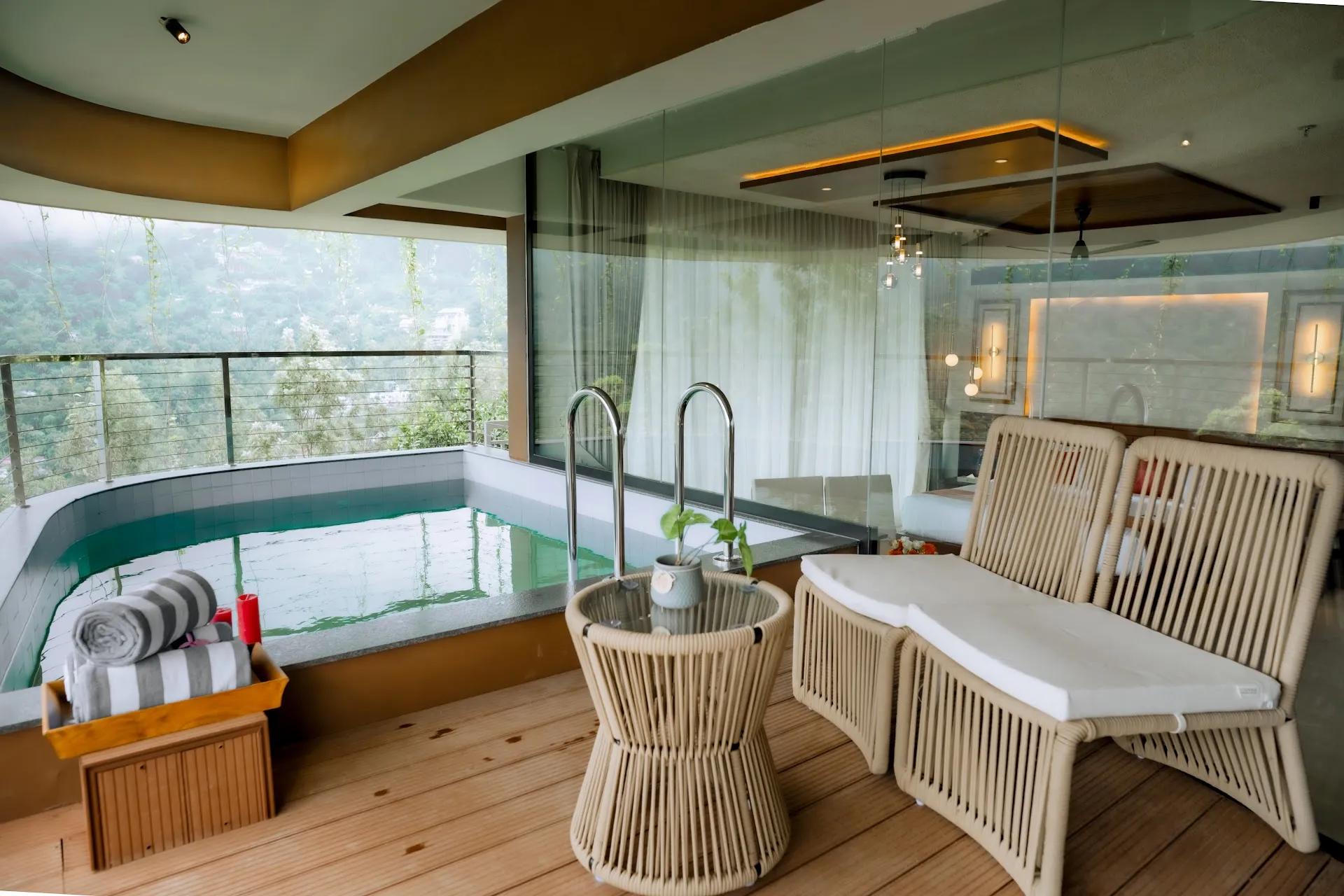 Romantic Pool Heaven - Space 7